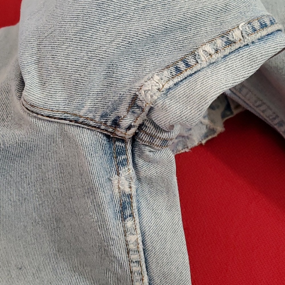 LEVI'S loose fit Straight Leg distressed 12 Med. - Picture 14 of 14